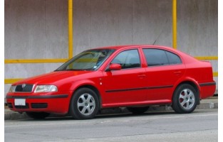 Tappetini in gomma Skoda Octavia Hatchback (2000 - 2004) il logo Hybrid