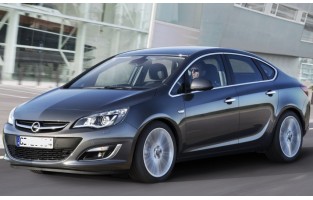 Tappetini Opel Astra K berlina (2015-2021) personalizzati in base ai tuoi gusti