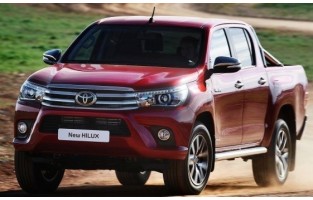 Tappetini Toyota Hilux abitacolo doppio (2018 - adesso) personalizzati in base ai tuoi gusti